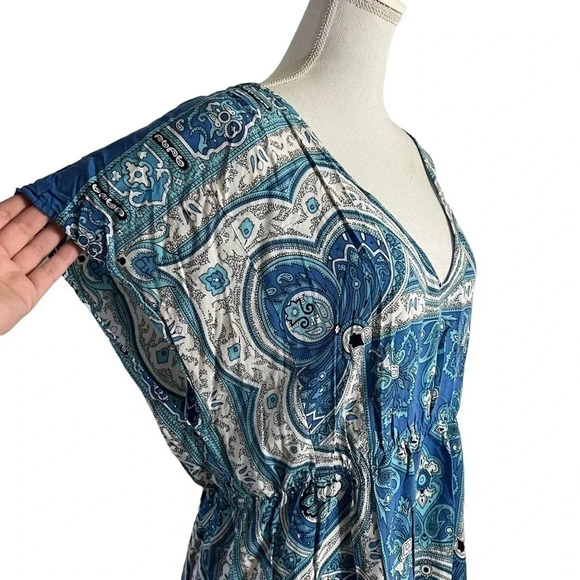 Unique Spectrum Tunic  Blouse 2X Kaleidoscope Paisley Floral Blue White V Neck - Picture 5 of 6